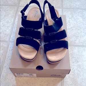 NIB Clarks Black Sandals with Adjustable Straps and Contoured Footbed